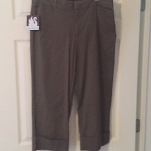 Pants with 2 front pockets and 2 back pockets.